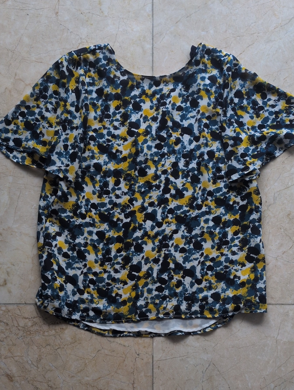 H&M Short Sleeve Blouse in Yellow, Black & White Abstract Print
